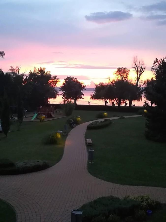 KR Apartman Siófok Bagian luar foto